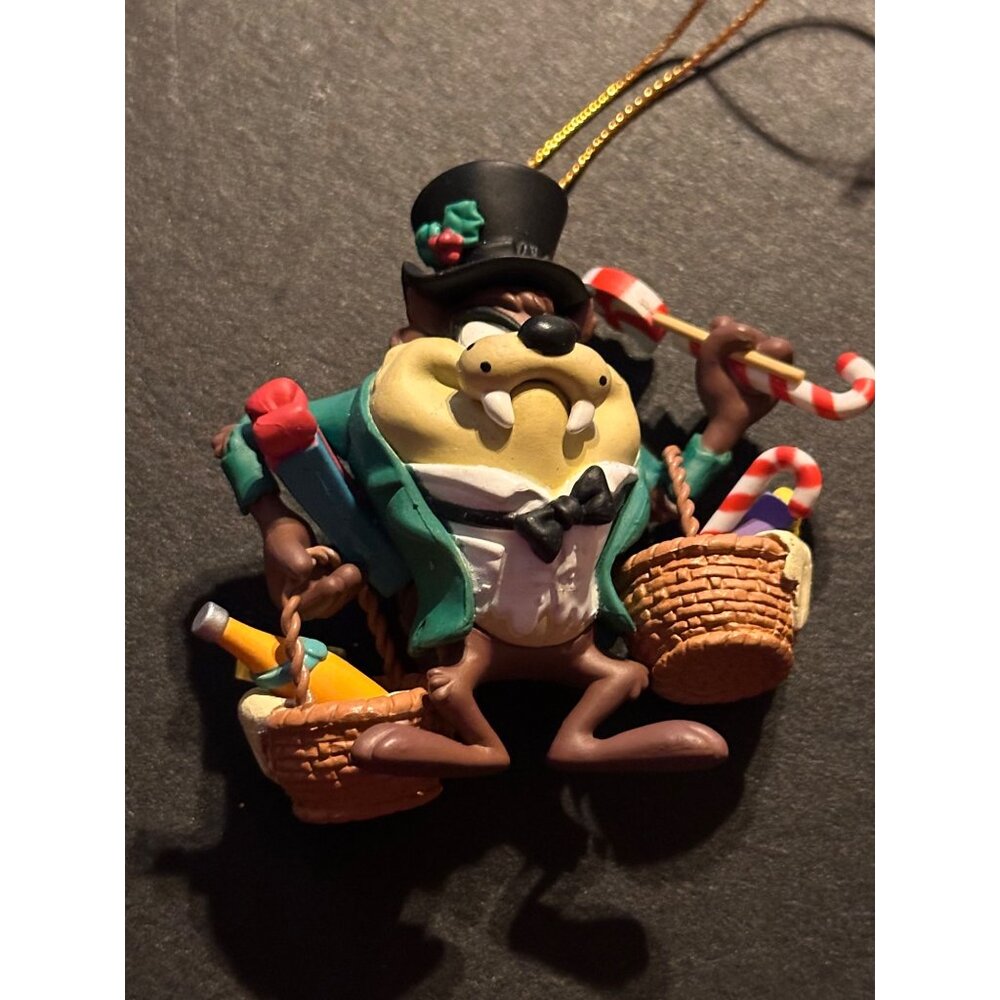 Tasmanian Devil Christmas Ornament 1996 Warner Bros.‎  Top Hat Candy Canes Gifts
